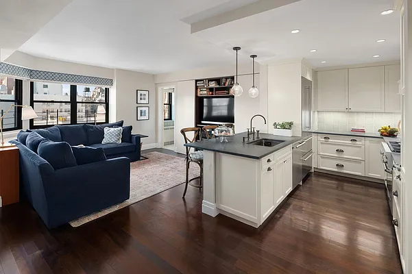 Sold by Compass | media 17