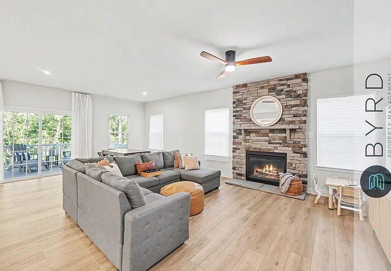 18606 Holly Crest Dr — Photo 4
