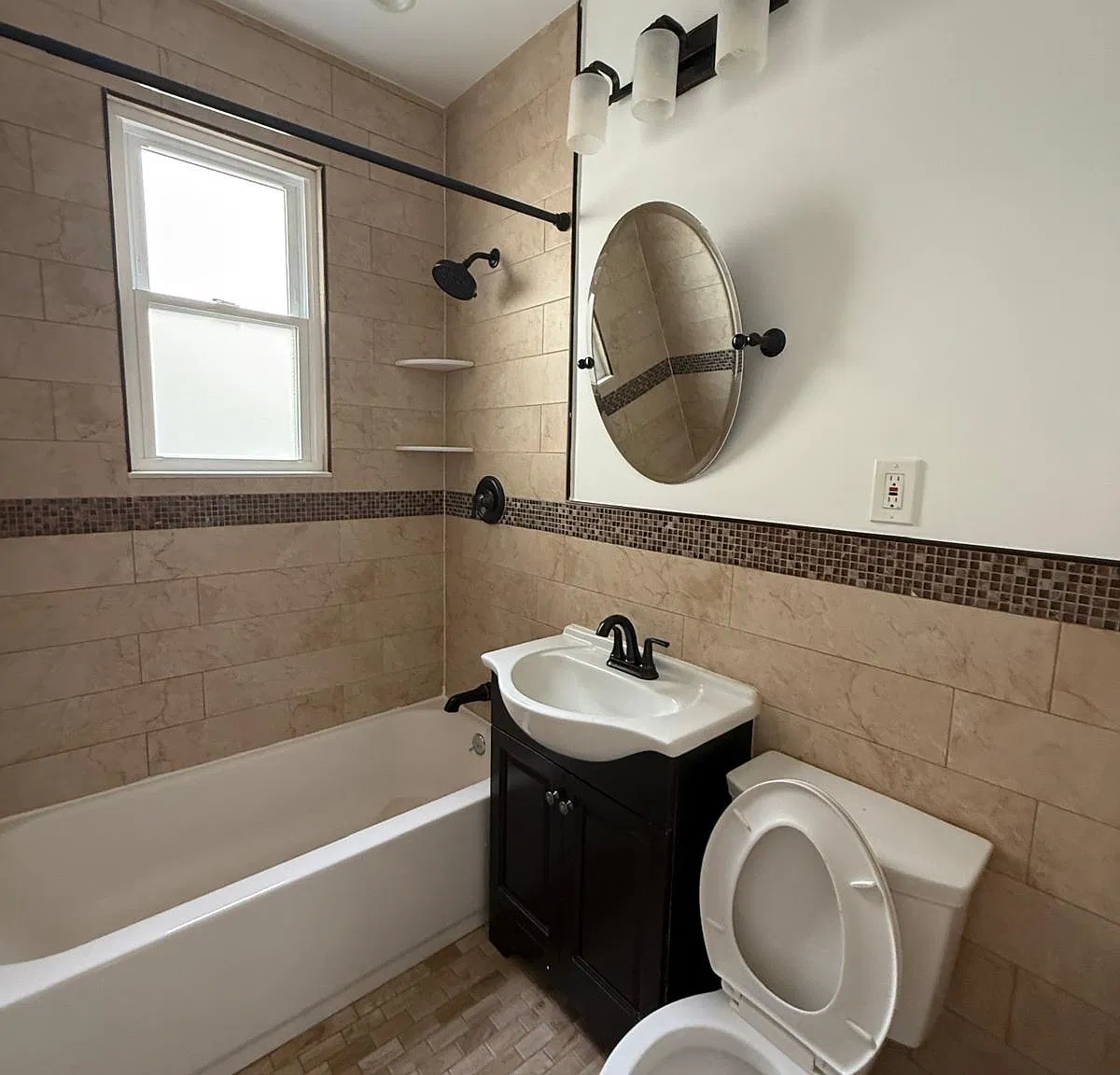 3 bed, $2,400 — Photo 4