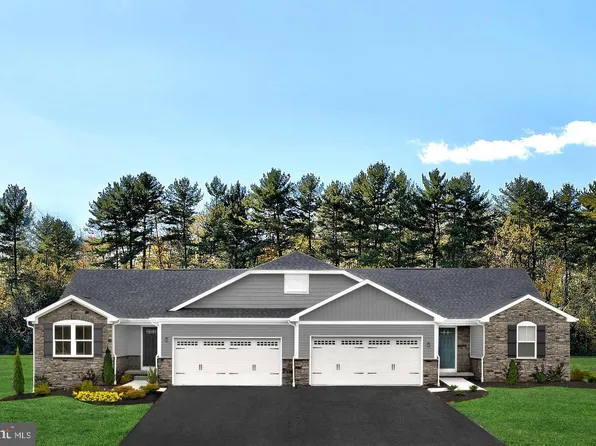 702 Mina Cir, Greencastle, PA 17225
