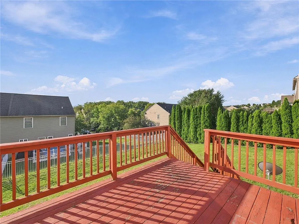 3 bed, 2.5 bath, 2040 sqft, $2,600 — Photo 3