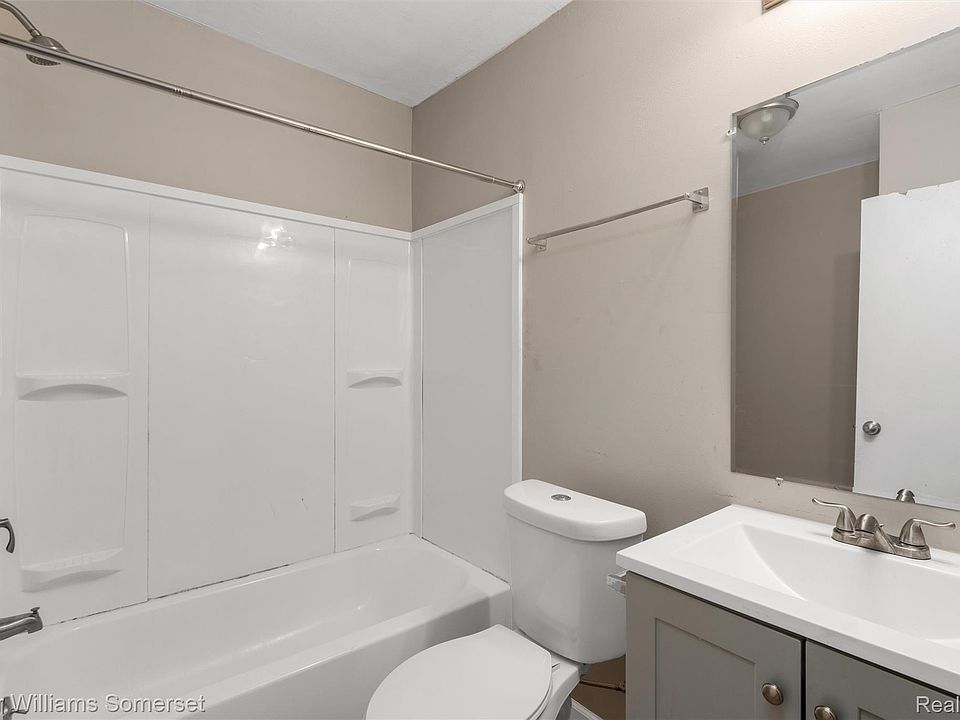 17638 Ivanhoe St, photo 21