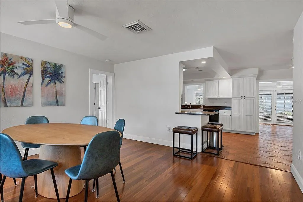 4 bed, 2.0 bath, 1760 sqft, $4,400 — Photo 4