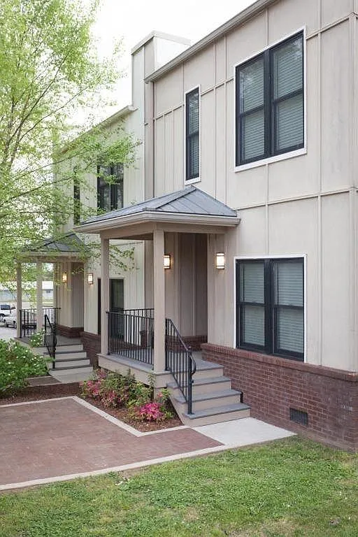 3 bed, 1400 sqft, $2,400 — Photo 3