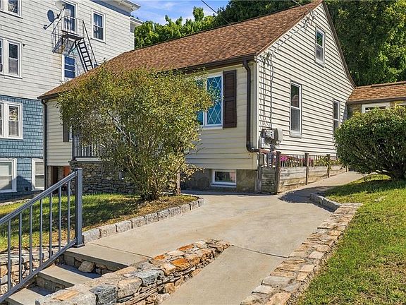 3rd image of 207 Valley St
