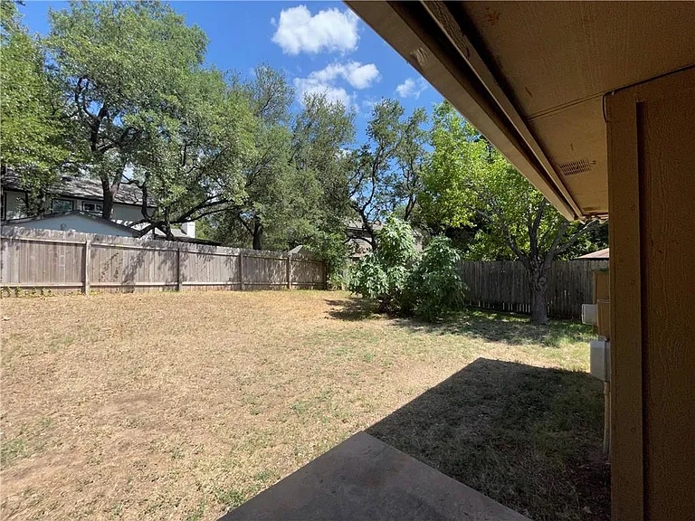 8003 Willet Trl — Photo 33