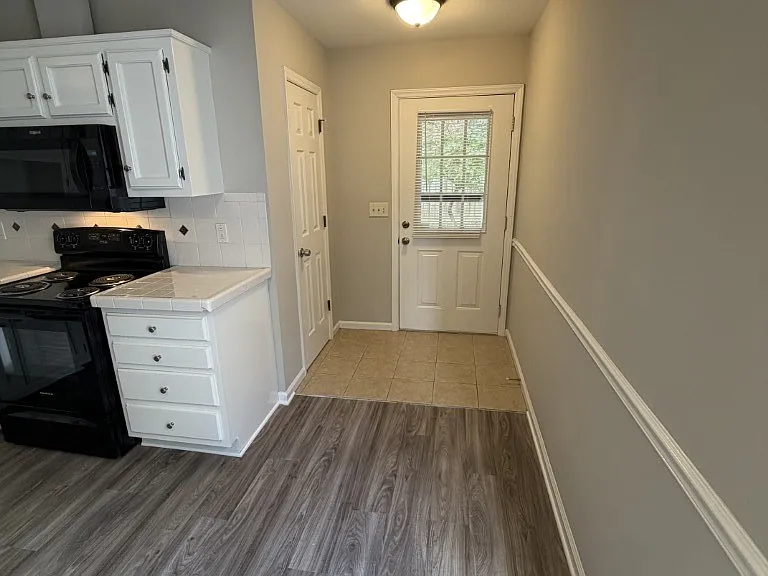 302 Hillside Ct — Photo 12