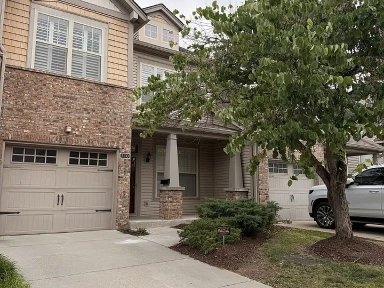 310 Griffin Pl — Photo 2