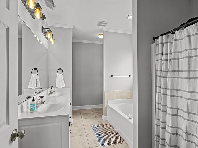 726 Bonnie Oaks Ln — Photo 13