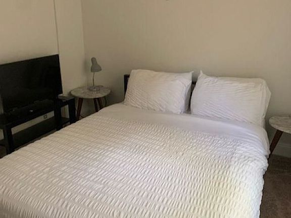 4th image of 1826 Pepper Dr