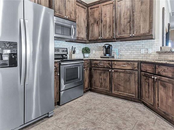 5th image of 3108 Claremont Dr
