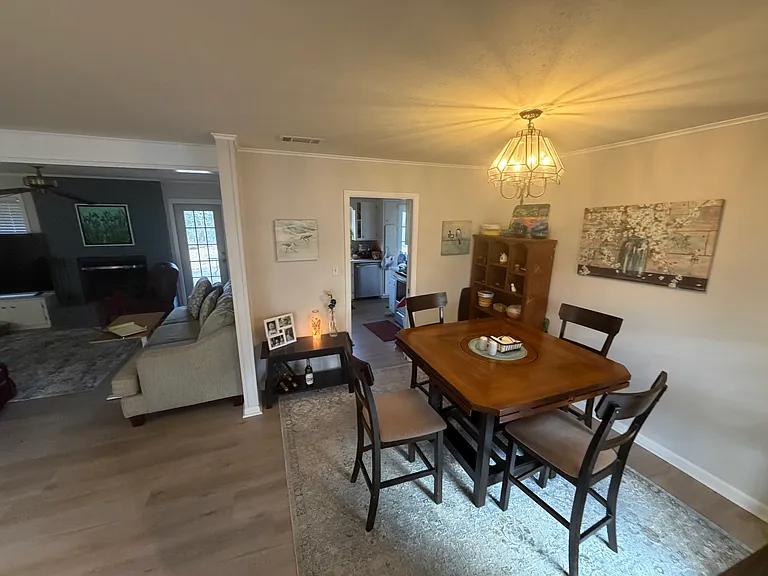 842 Newland St — Photo 5