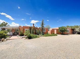 1049 Governor Dempsey Dr, Santa Fe, NM 87501