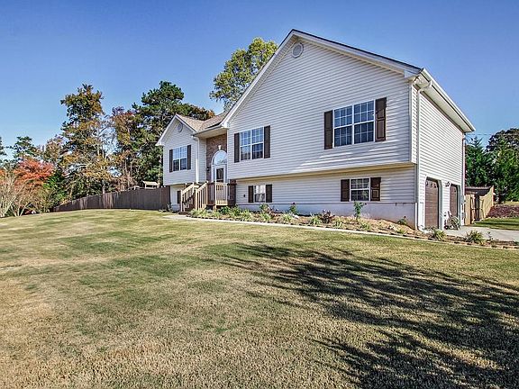 3rd image of 4807 Hunt Club Dr