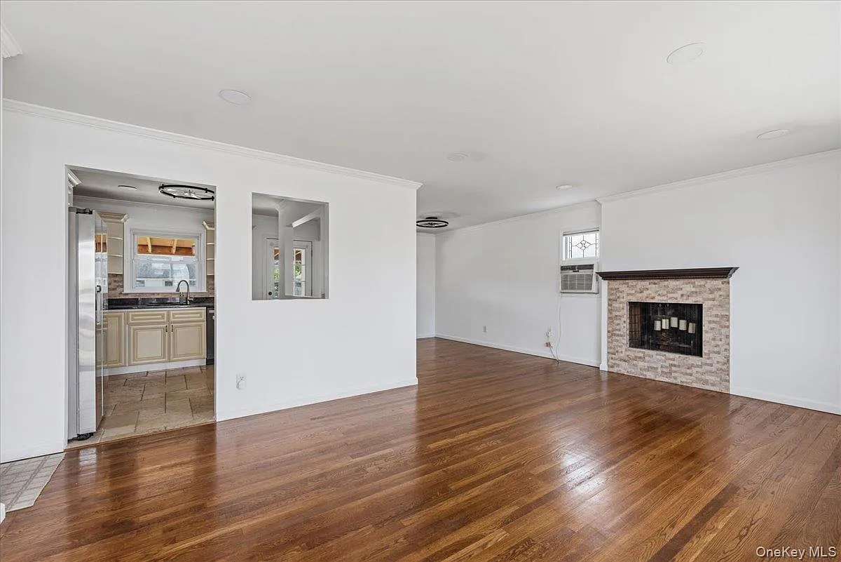 4 bed, 2.0 bath, 1633 sqft, $4,500 — Photo 4