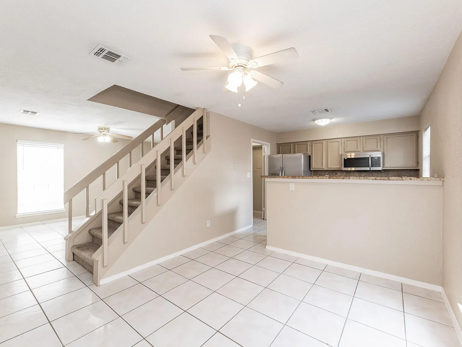 2 bed, 1.5 bath, 1300 sqft, $1,700 — Photo 3
