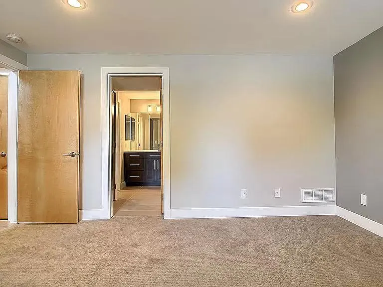 559 London Ave — Photo 13
