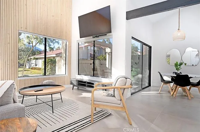 2 bed, 993 sqft, $2,850 — Photo 1