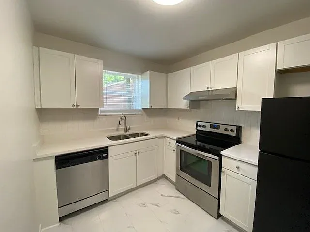 2413 Arlington Ave S #C — Photo 2