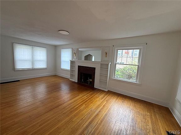 5th image of 221 Thompson Blvd