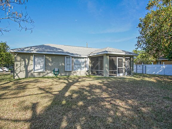 5th image of 1902 SW Brisbane Street