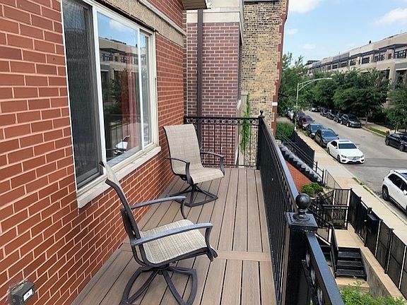 4th image of 1327 W Walton St #2