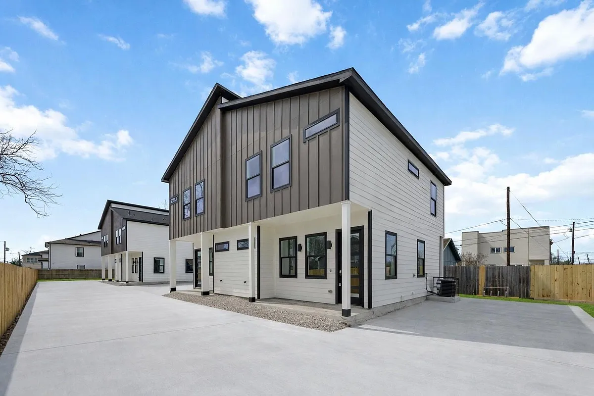 Building Photo - 4804 Carmen St #B