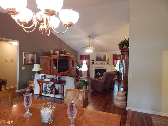 5th image of 404 Crested View Dr