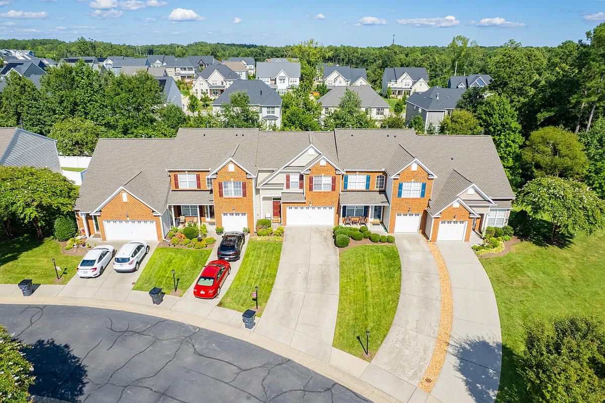 Building Photo - 903 Parkland Pl