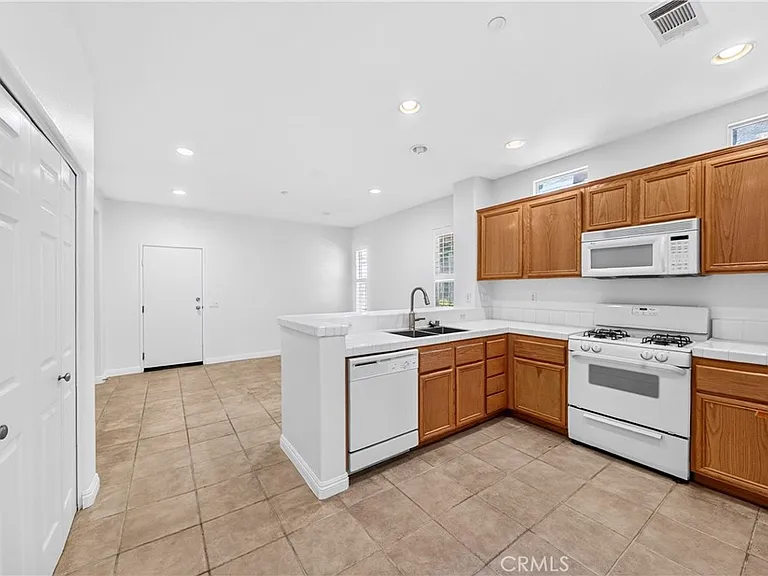 1300 McFadden Dr — Photo 10