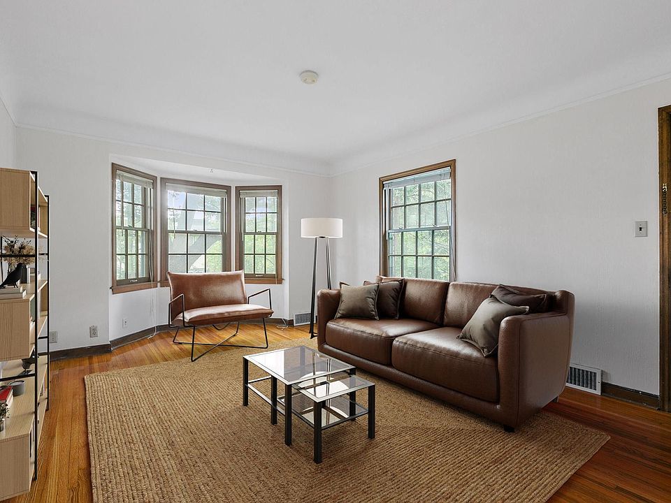 1st image of 201 Melbourne Ave SE #W