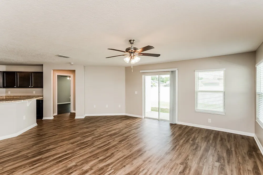 4 bed, 2.0 bath, 1983 sqft, $2,415 — Photo 3