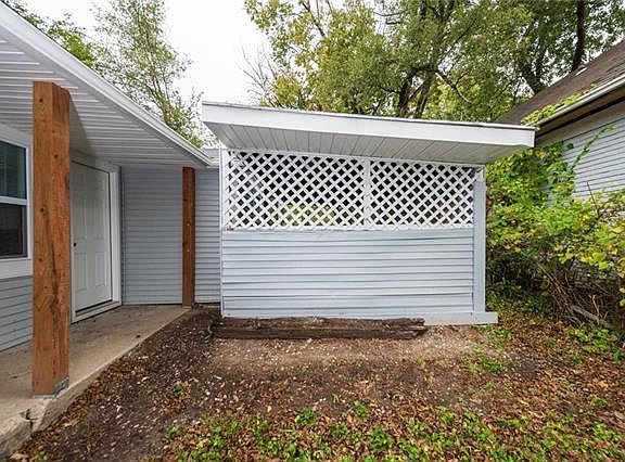 4th image of 1824 Longwood Ave