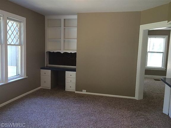4th image of 682 Saunders Ave