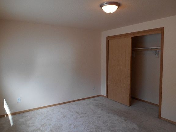 5th image of 658 Fairbanks St