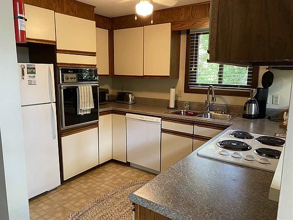 3rd image of 2829 Hopkins Dr