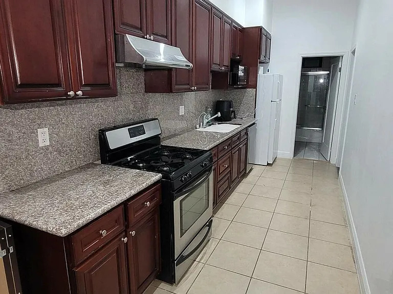 Long angle of the kitchen