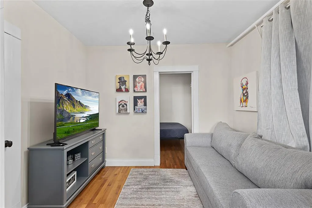 1 bed, 650 sqft, $2,200 — Photo 2