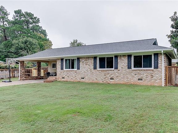 2nd image of 3241 Montgomery Dr