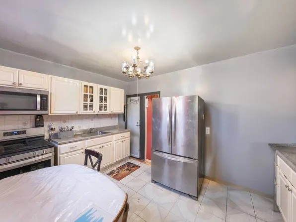 201 East 35th Street SF image 3 of 9