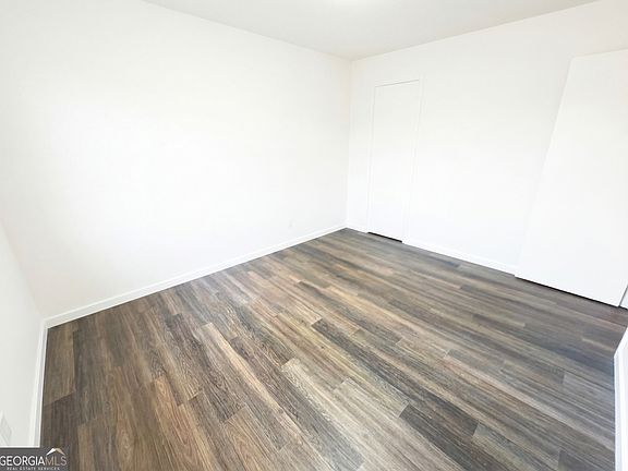 3rd image of 806 Brighton Point