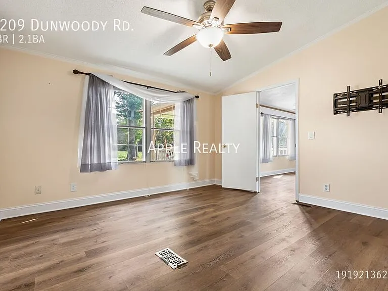 6209 Dunwoody Rd — Photo 9