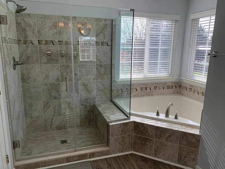 Master Bedroom - En suite Bathroom