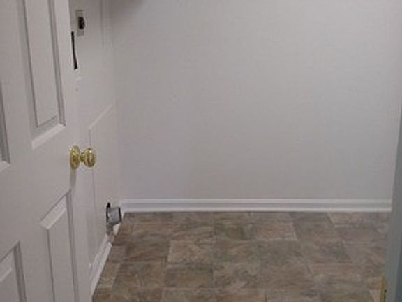 5th image of 138 Clover St APT 8
