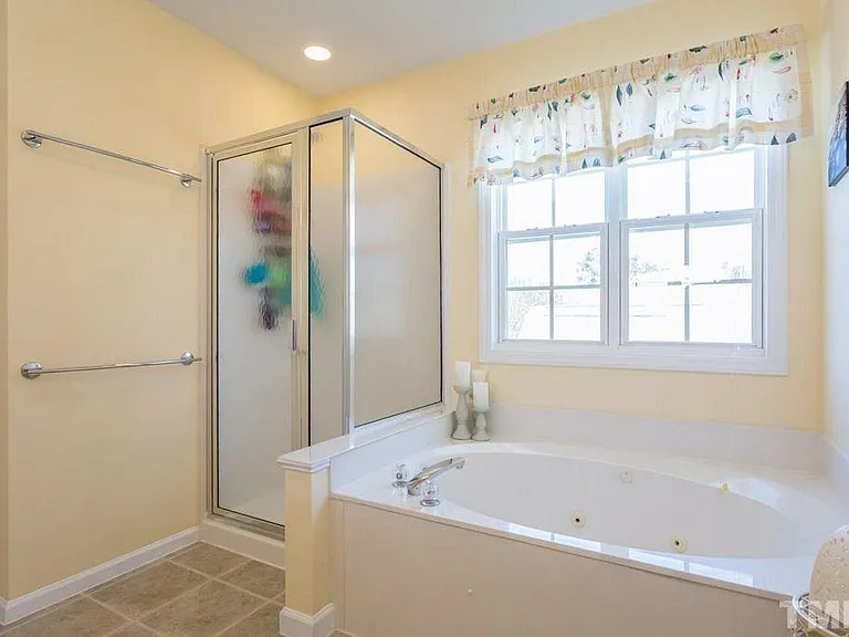 2501 Becketts Ridge Dr — Photo 14