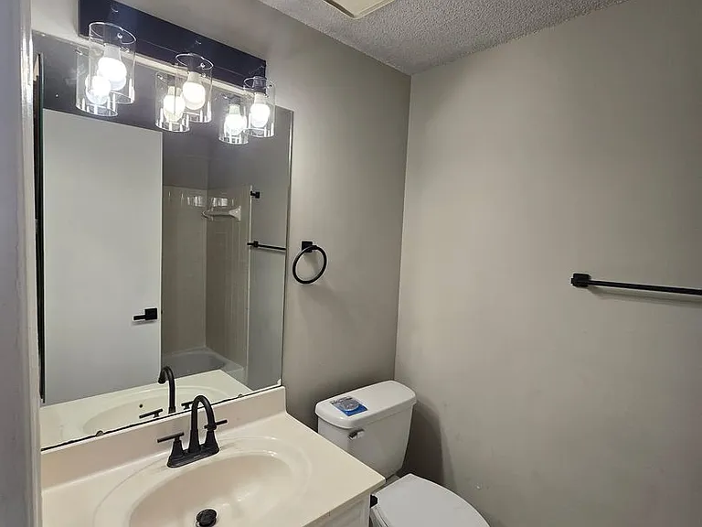 1614 Arlyn Cir #M — Photo 6
