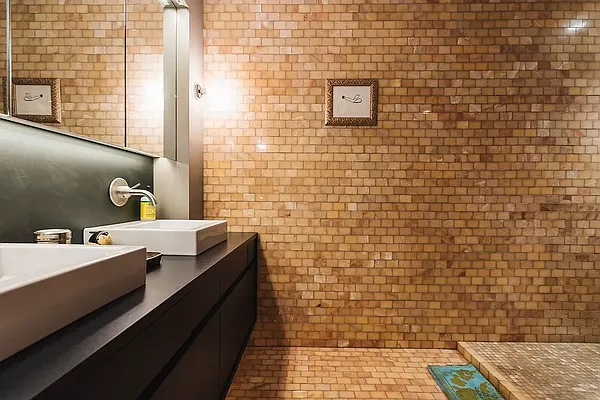 Rented by Gulia Wang, LREB | media 62