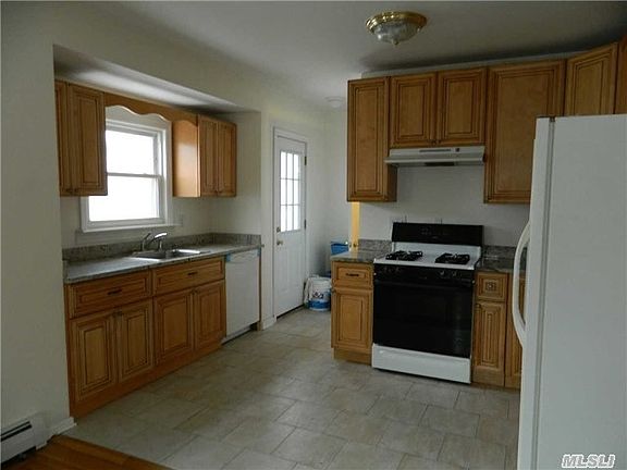 3rd image of 1 Tollgate Ct