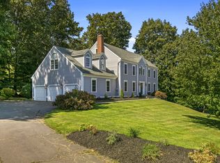 31 Cobblestone Dr, Hamden, CT 06518
