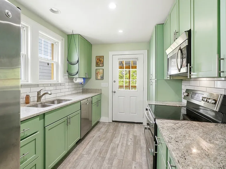 527 Stevenson St — Photo 18